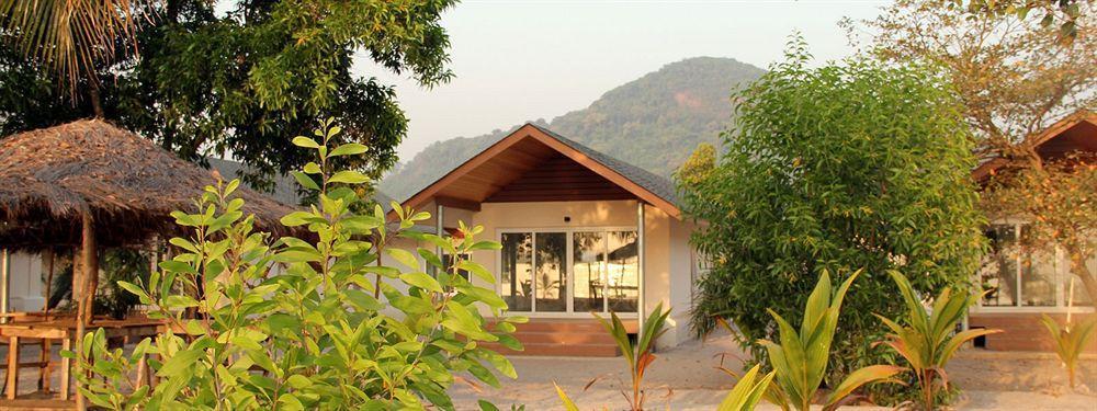 The Place Resort At Tokeh Beach 프리타운 외부 사진